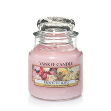 Lade das Bild in den Galerie-Viewer, Yankee Candle Fresh Cut Rosen