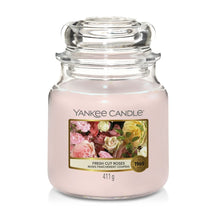 Lade das Bild in den Galerie-Viewer, Yankee Candle Fresh Cut Rosen